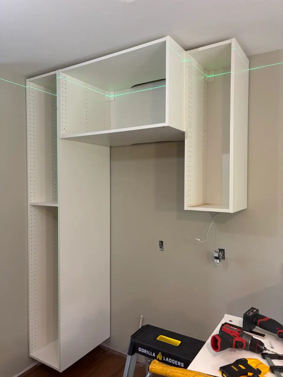 Wall cabinet assembly and levelling, project photo 6