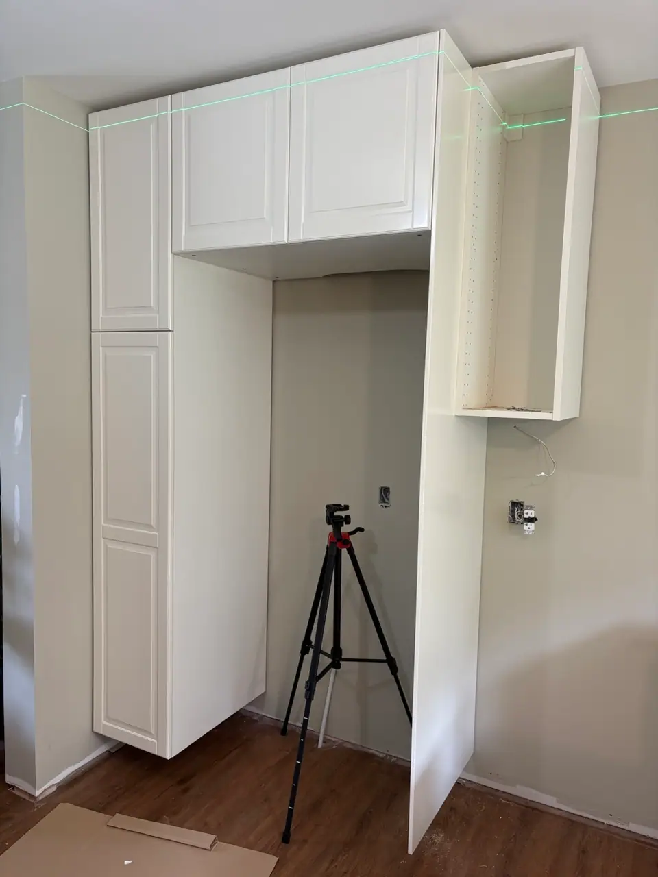 Wall cabinet assembly and levelling, project photo 8